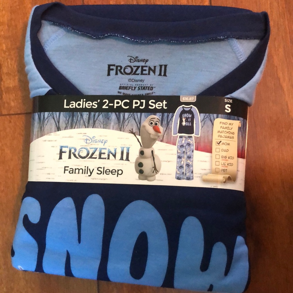 Disney Frozen II Ladies 2-piece PJ set Olaf